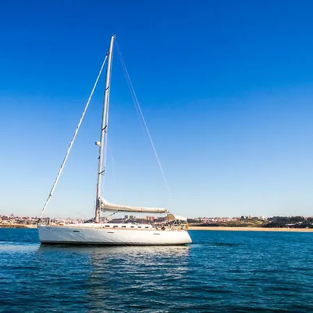 بوتيل Life Aboard A Sailboat *