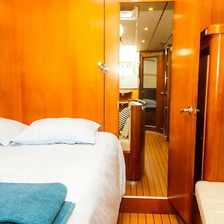 بوتيل Life Aboard A Sailboat فيلا نوفا دي غايا