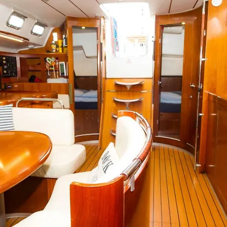 Life Aboard A Sailboat * فيلا نوفا دي غايا